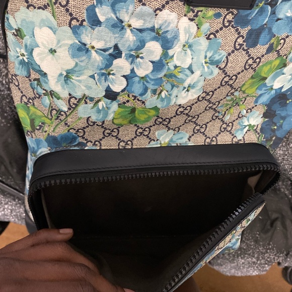 Gucci BackpackGG Supreme Bloom Medium Blue - Picture 4 of 6